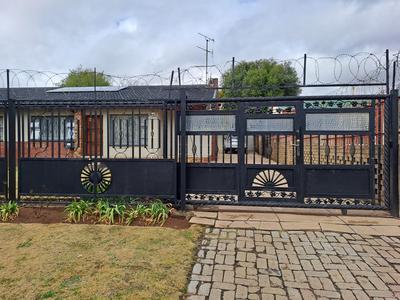 House, Student accommodation, Investment Property For Sale in Vanderbijlpark, Vanderbijlpark