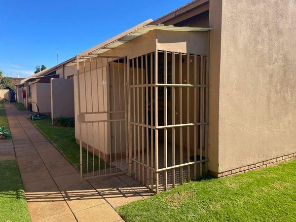 Apartment / Flat For Sale in Birchleigh, Kempton Park